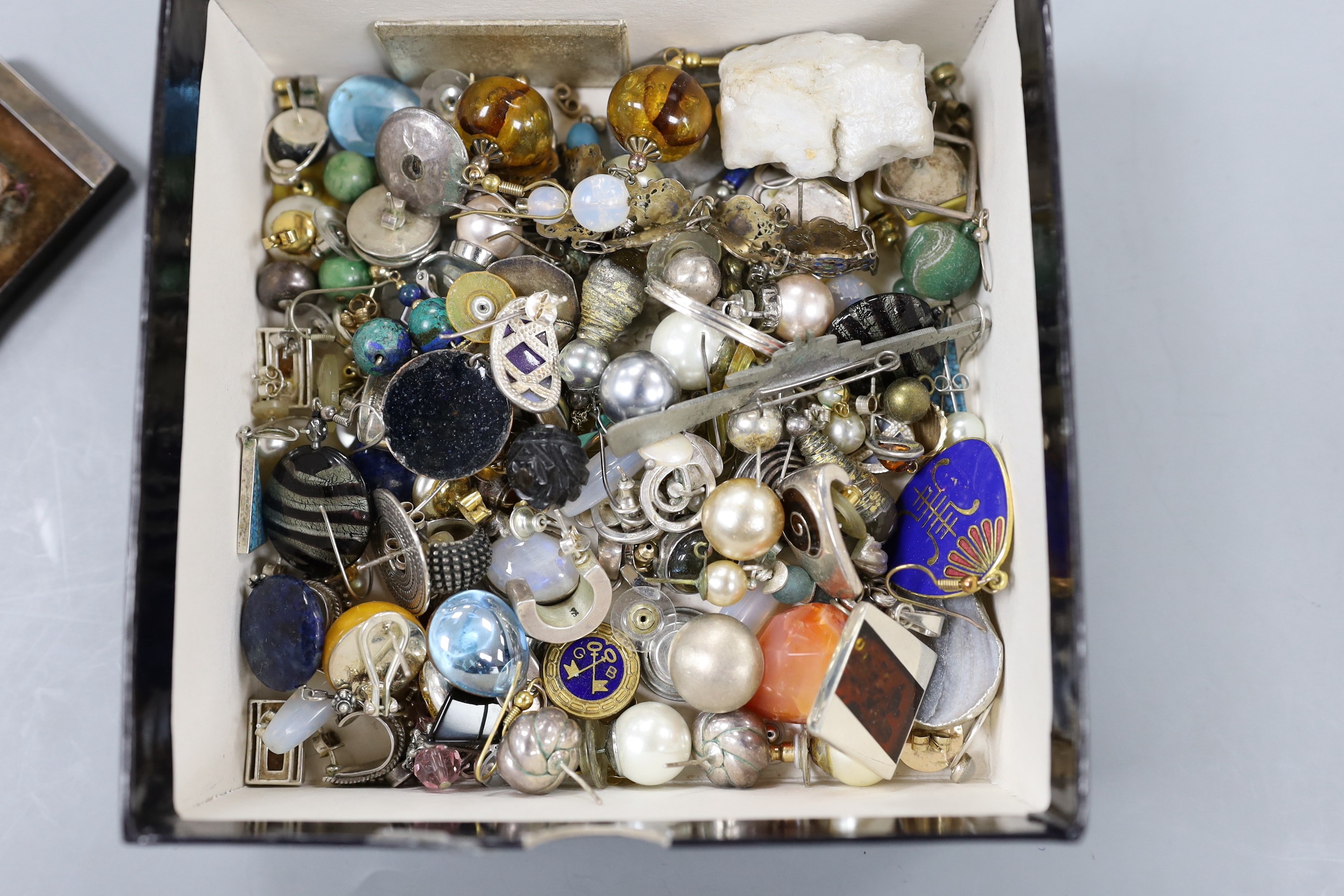 A mixed group of jewellery including costume, filigree and enamel bracelet, miniature silver mounted photograph frame, 925 items etc.
